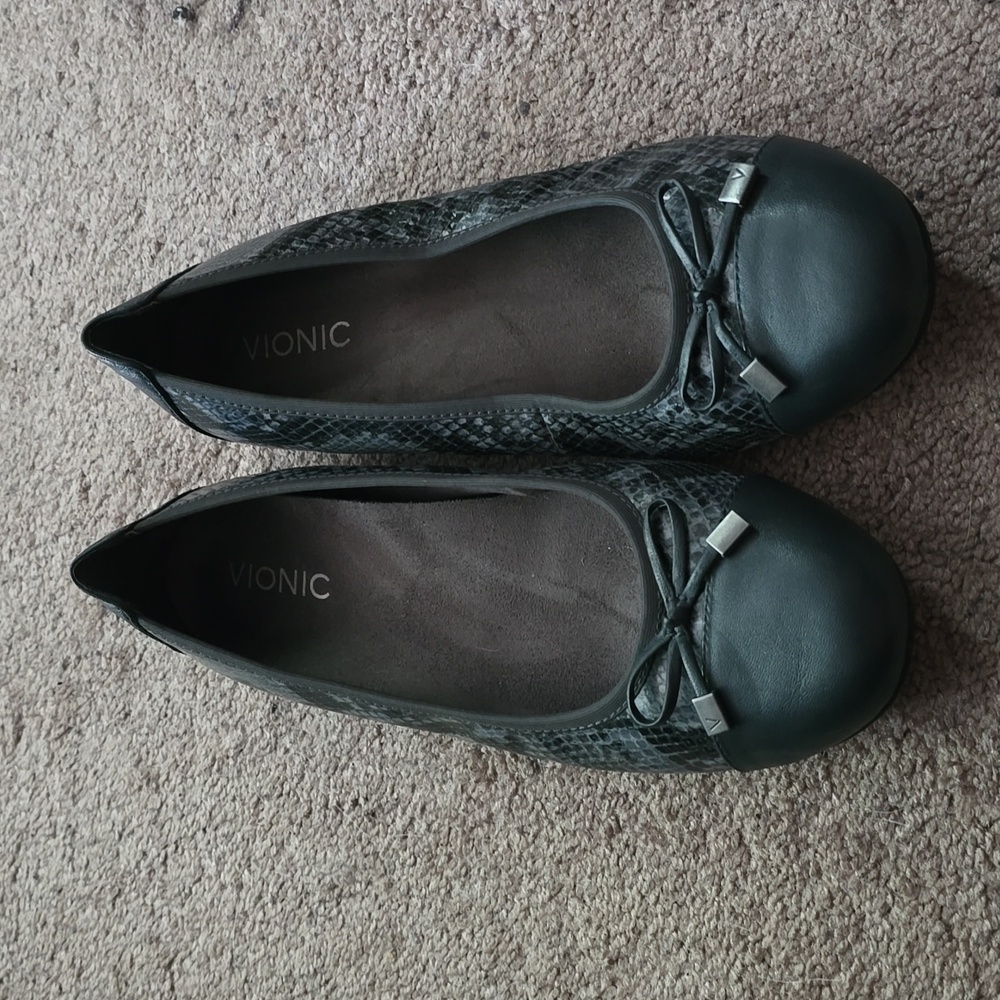 Vionic minna ballet flat- gray snake